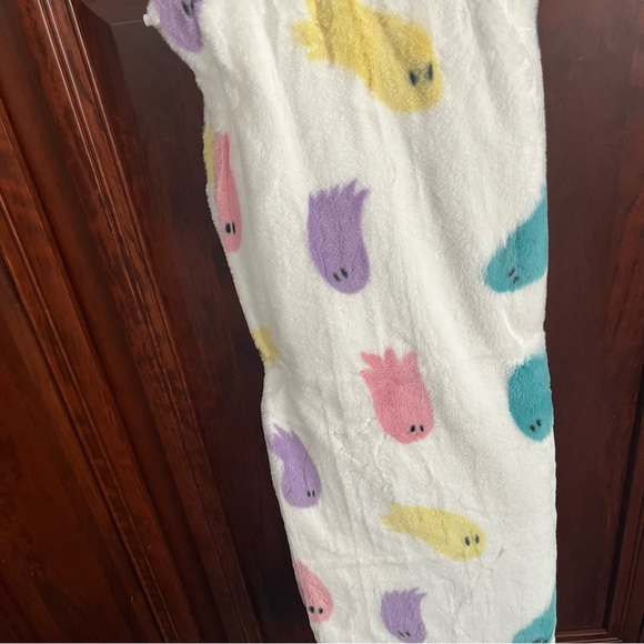 NEW! Hard to Find Storehouse Ghost Colorful Blanket - Picture 3 of 3